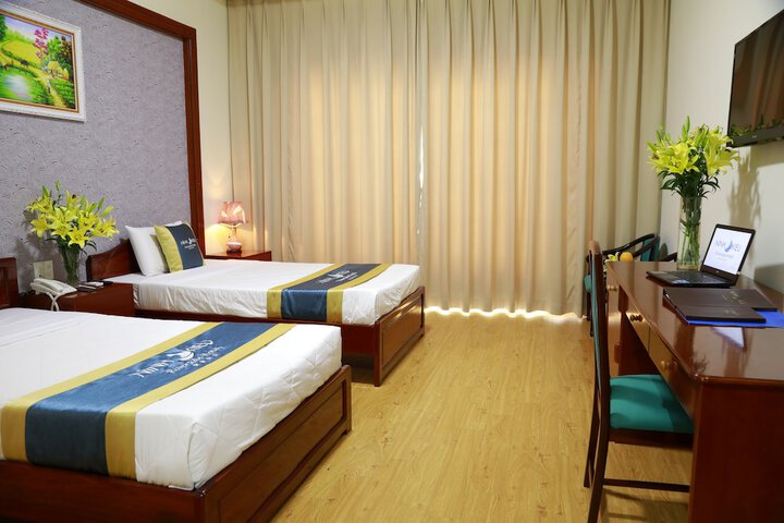 Room 27 of 90