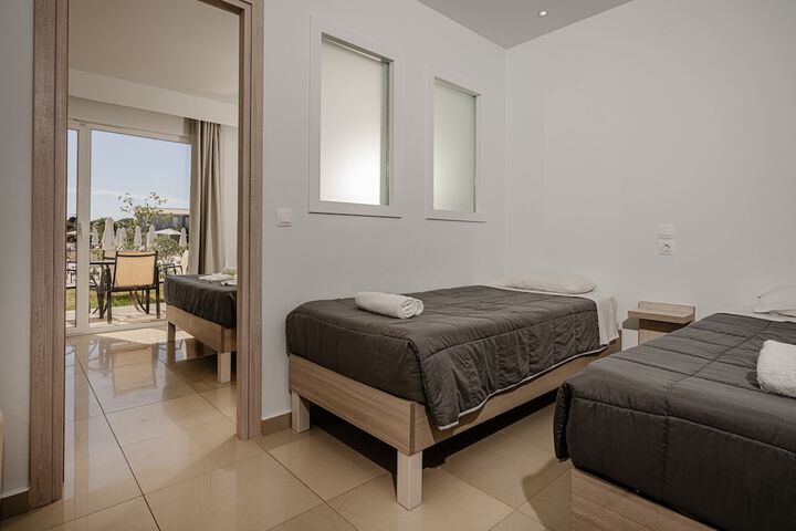 Room 9 of 35