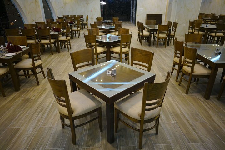 Dining 40 of 61