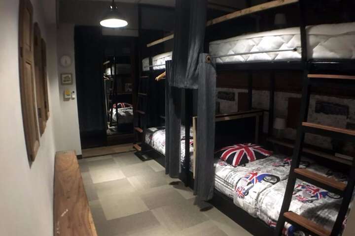Room 6 of 37