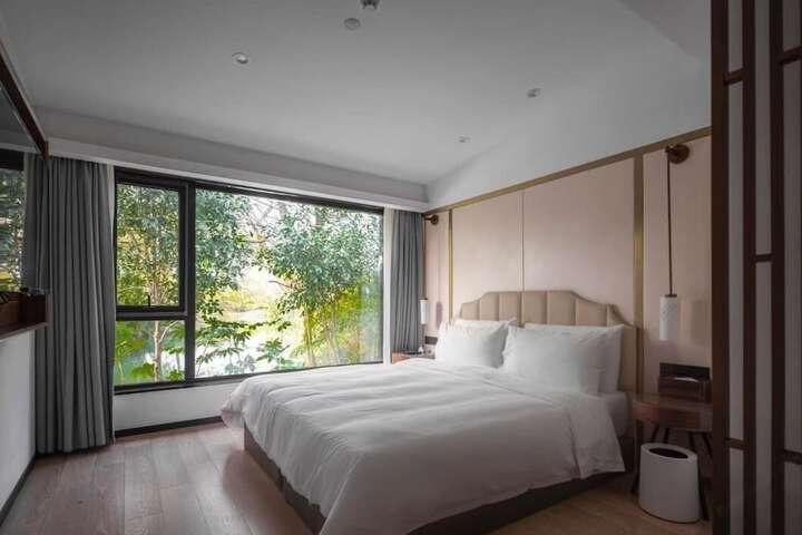 Room 5 of 32