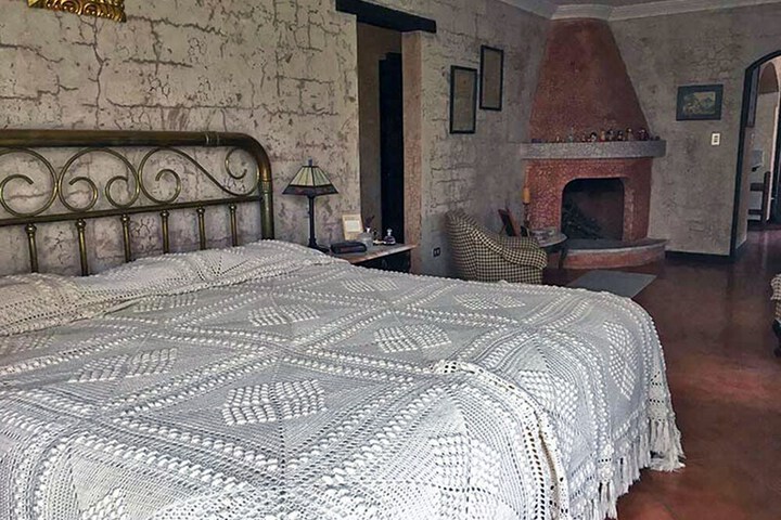 Room 2 of 12