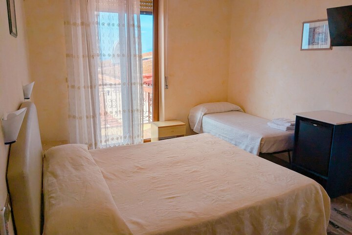 Room 28 of 204