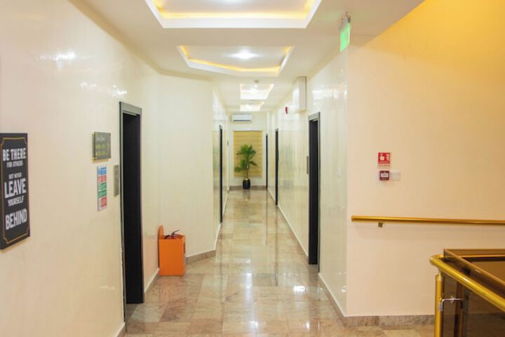Ballroom/Hall 32 of 39