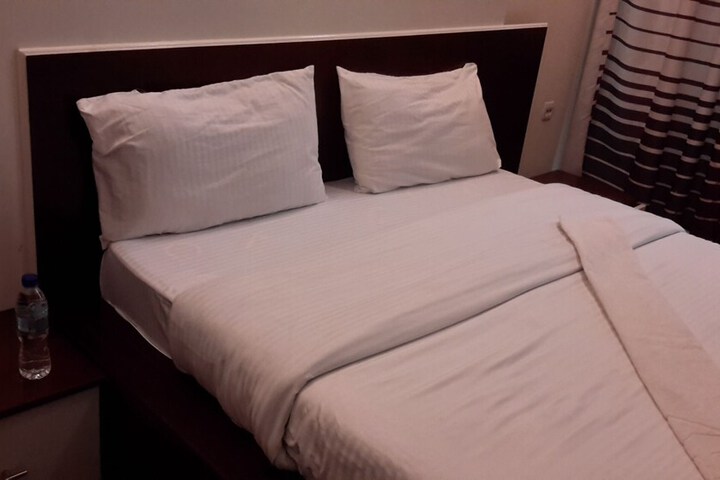Room 16 of 36