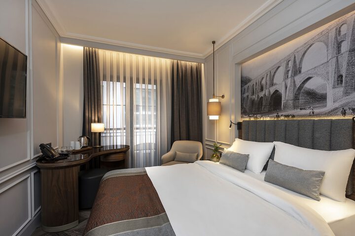 Room 4 of 39