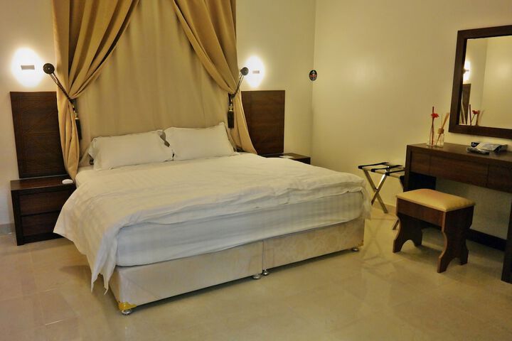 Room 3 of 8