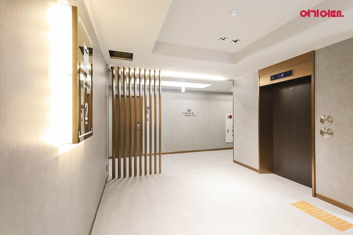 Ballroom/Hall 32 of 42