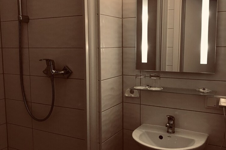 Room 32 of 54