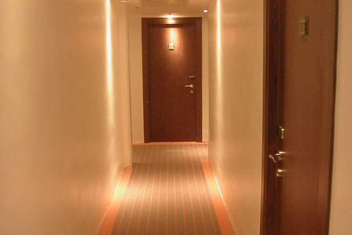 Ballroom/Hall 16 of 18