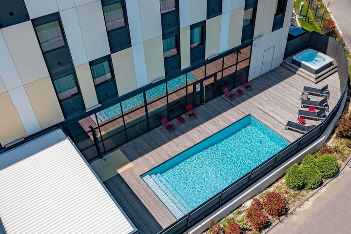 Pool 40 of 163
