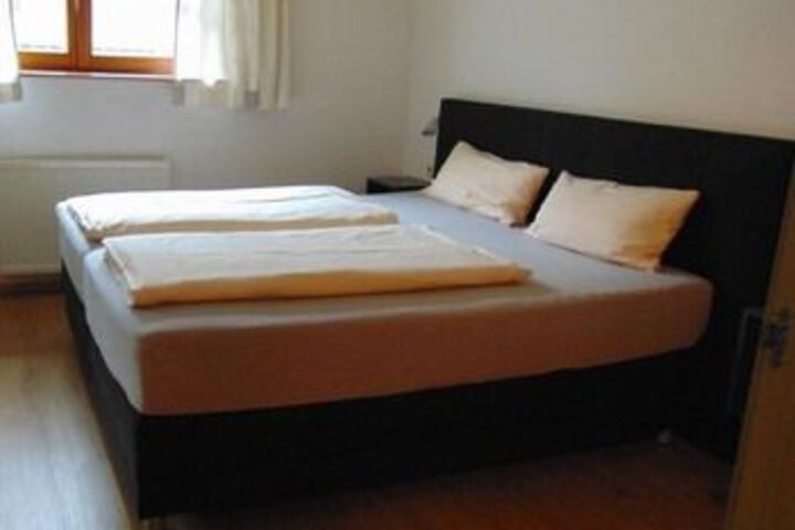 Room 9 of 25