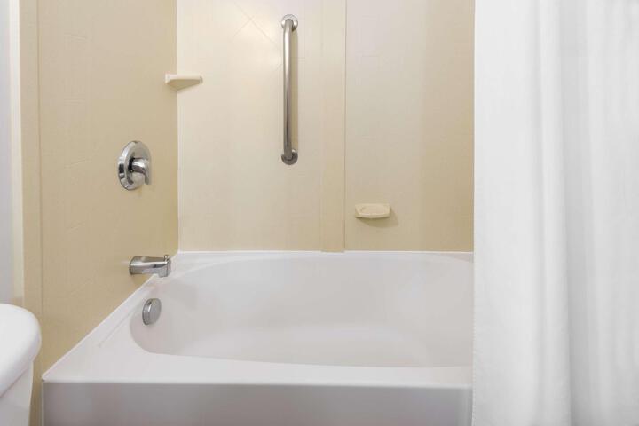 2 Double Beds (1 of 5)