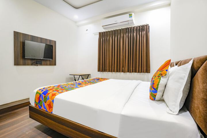 Room 14 of 25