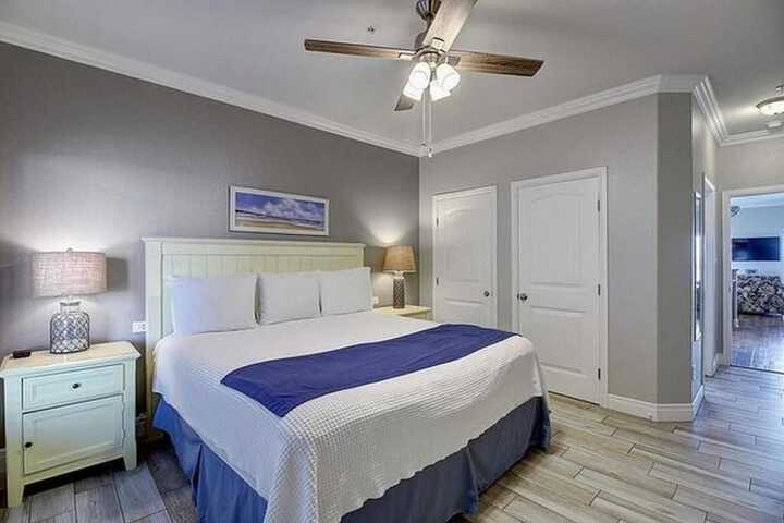 Room 30 of 173