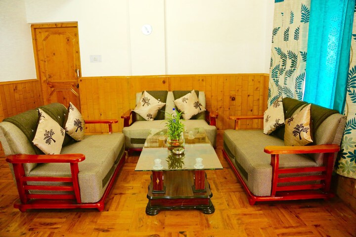 Room 4 of 16