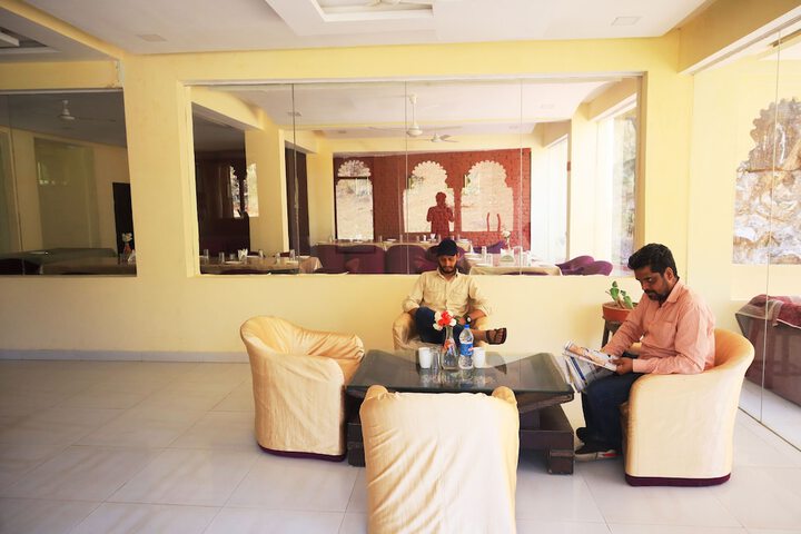 Room 6 of 16