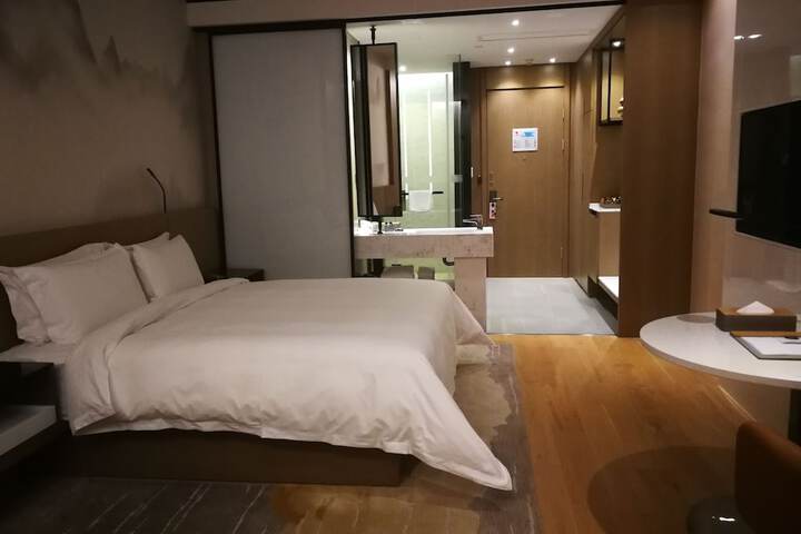 Room 10 of 42