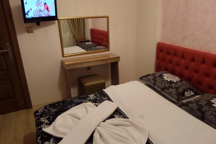 Room 2 of 5