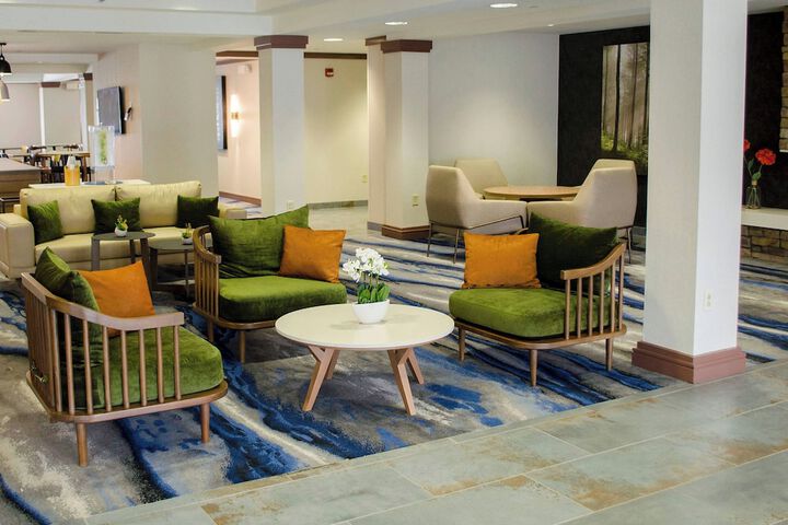 Lobby lounge