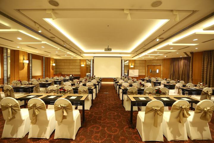 Ballroom/Hall 61 of 73