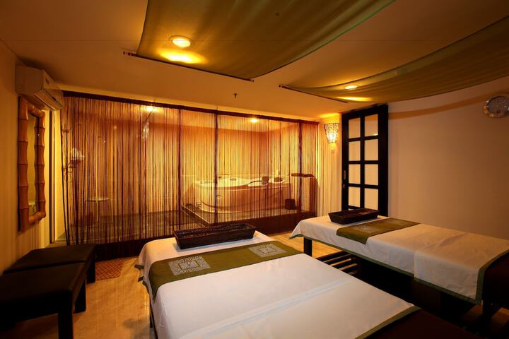 Room 27 of 43