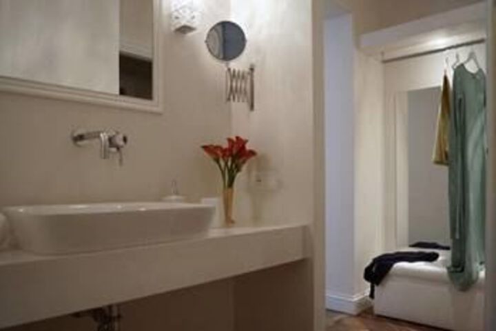 Room 2 of 25