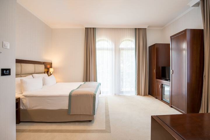 Room 33 of 54