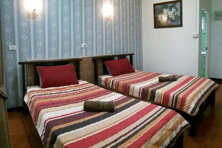Room 12 of 40