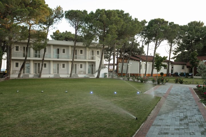 Hotel Exterior 57 of 58