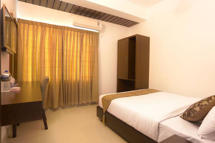 Room 5 of 26