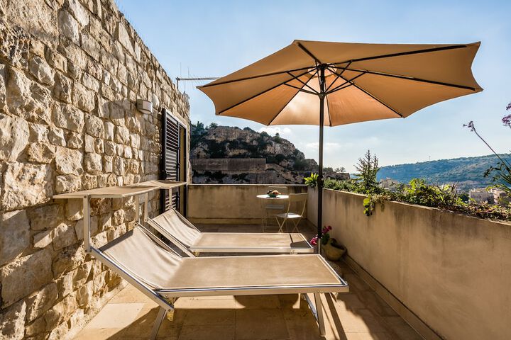 Sundeck 180 of 198