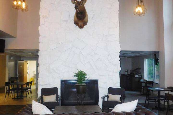 Hotel Interior 4 of 38