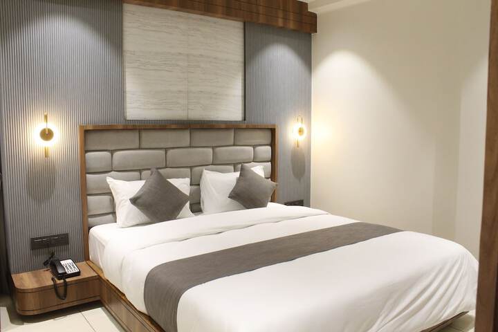 Room 50 of 76