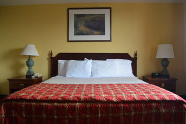 Room 8 of 16