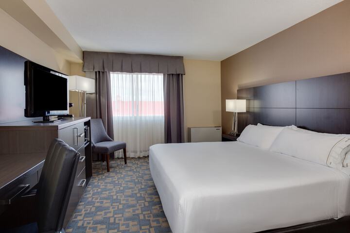Room 3 of 32