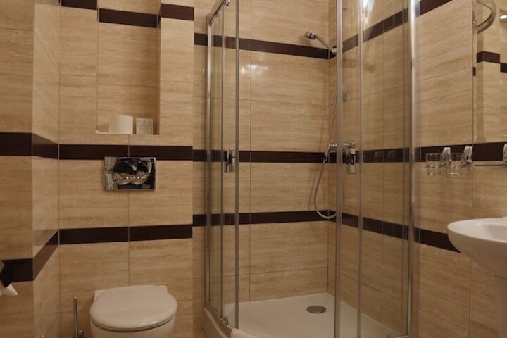 Room 16 of 48