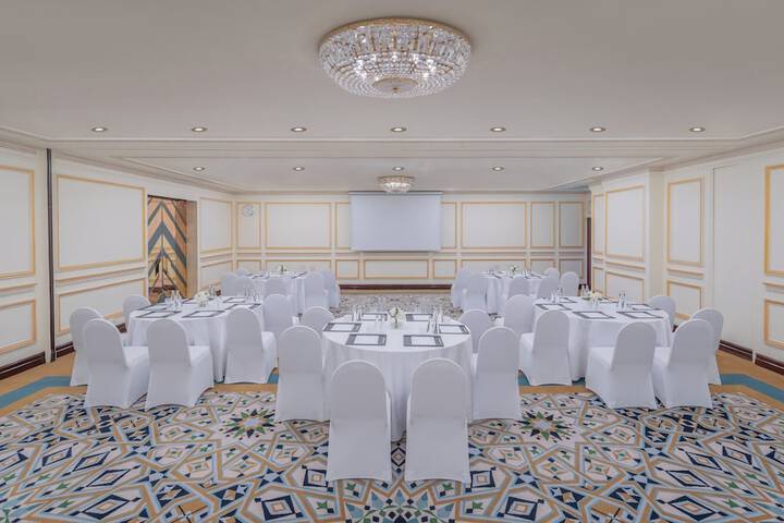Ballroom/Hall 208 of 290