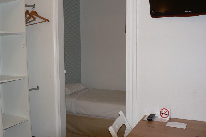 Room 6 of 31