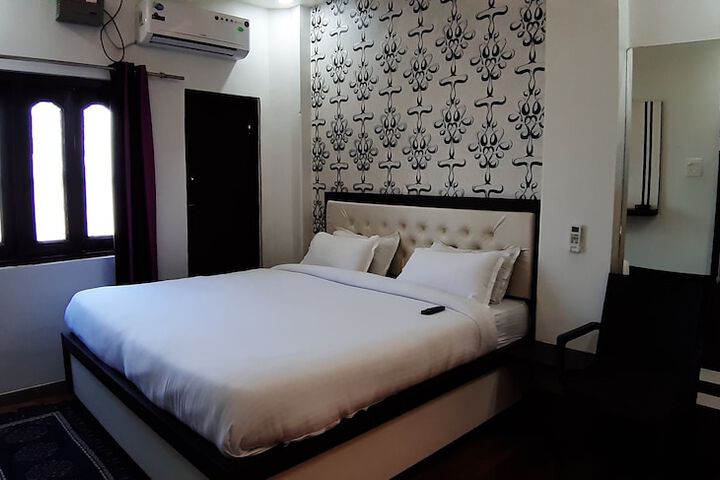 Room 16 of 83