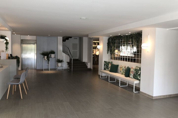 Entrance & Lobby