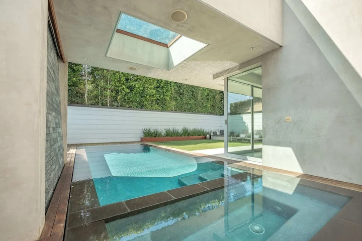 Pool 15 of 21