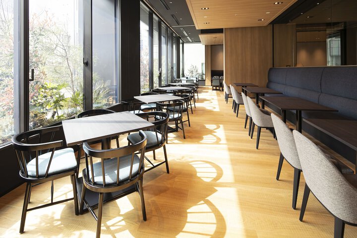 Lounge 98 of 100