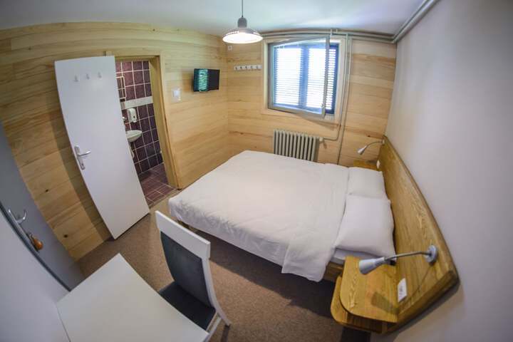 Room 5 of 20