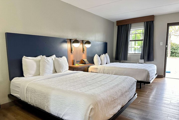 2 Queen Beds Deluxe Room (11 of 11)