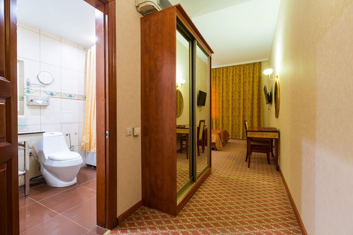 Room 8 of 92