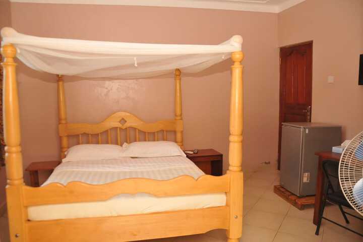 Room 8 of 38