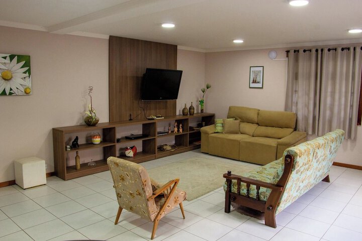 Ballroom/Hall 203 of 206
