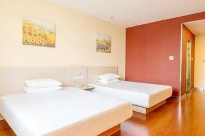 Room 2 of 6