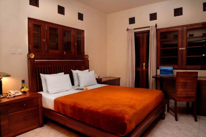 Room 8 of 26